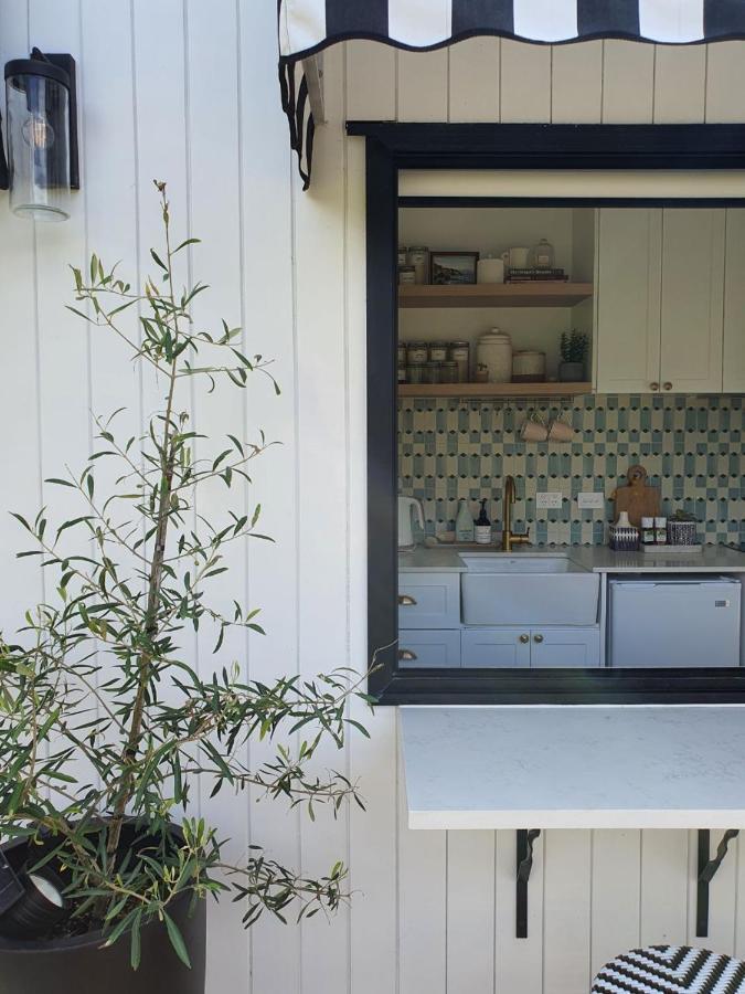 Tiny House With Greenhouse Dining Lower Hutt Luaran gambar