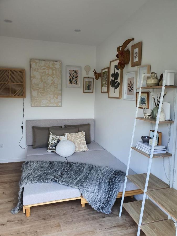 Tiny House With Greenhouse Dining Lower Hutt Luaran gambar